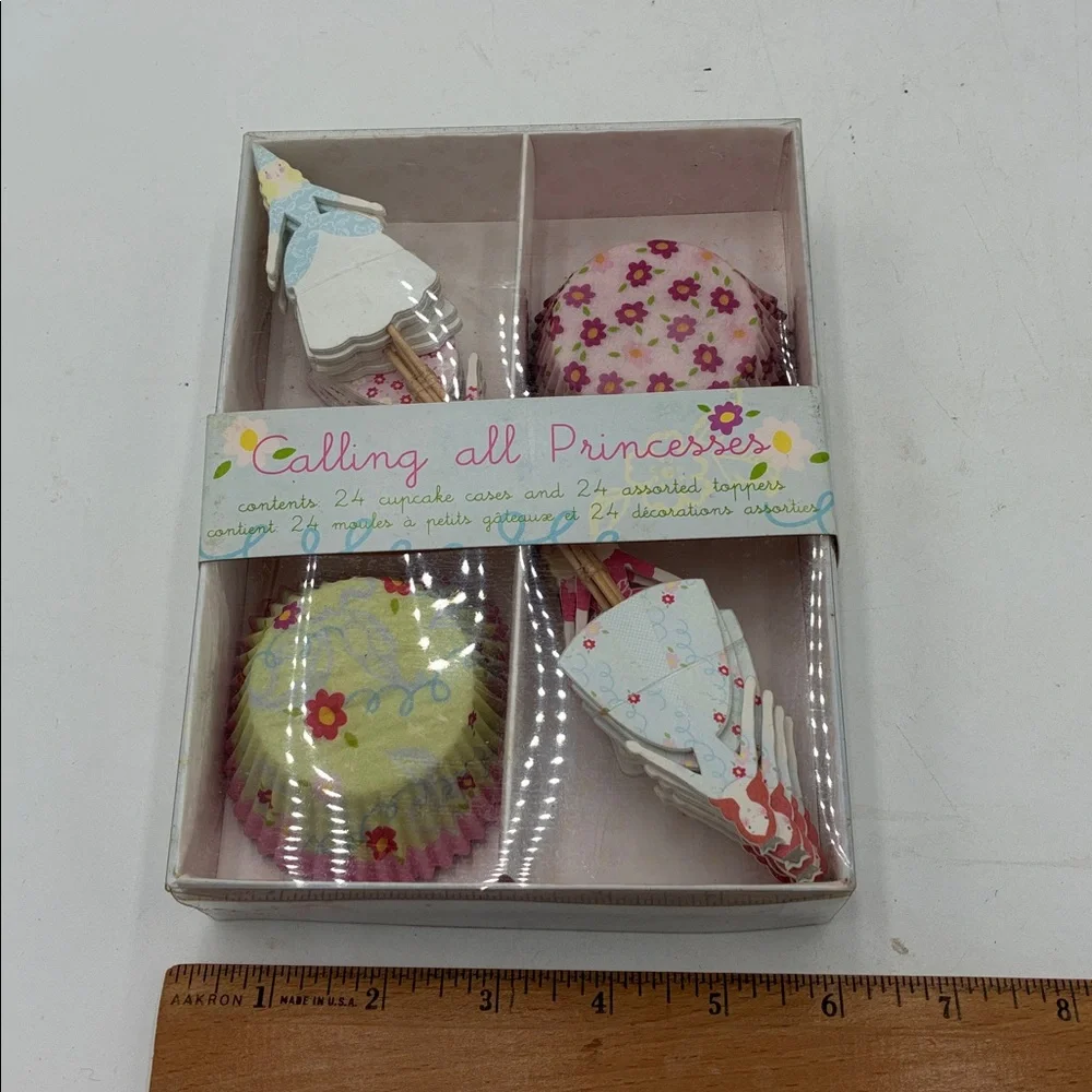 Williams Sonoma Calling All Princesses Cupcake Kit - Pink and Purple